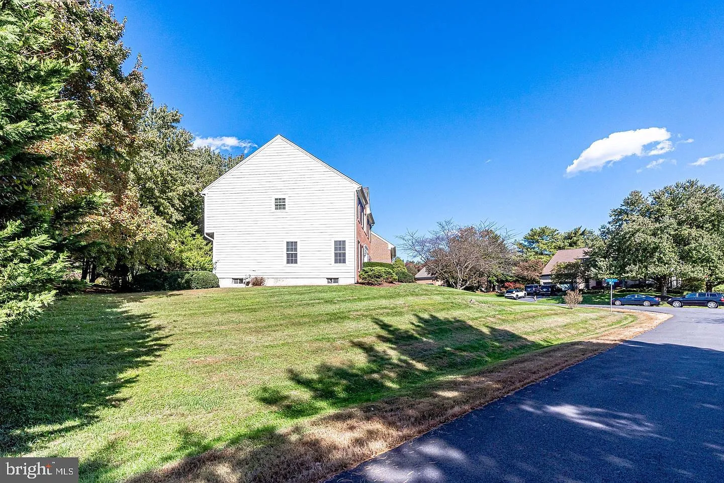 5 bed, 3.5 bath, 4055 sqft, $4,600 — Photo 3