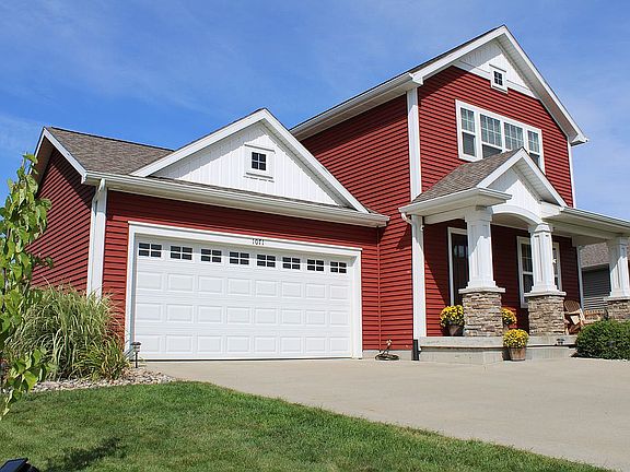 2nd image of 1071 Oakwood Dr