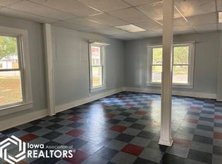317 W Dixson St, Stronghurst, IL 61480
