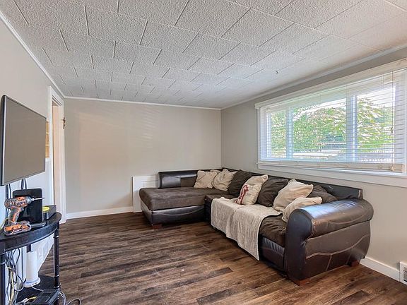 5th image of 10 Parker Ct