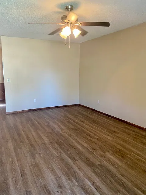 3 bed, 1.5 bath, 1188 sqft, $1,295 — Photo 3