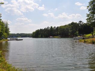 518 Emerald Cove Dr, Cowpens, SC 29330