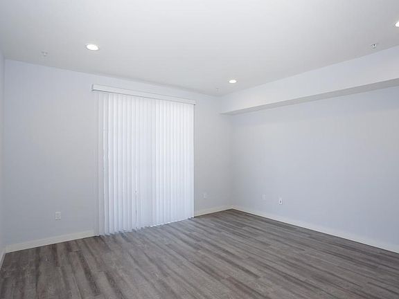 4th image of 20937 Bloomfield Ave Unit 101