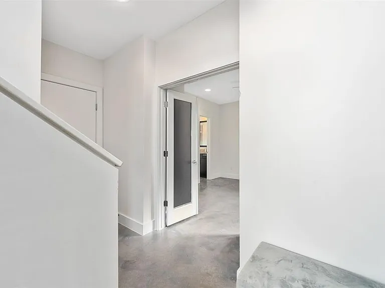 6127 Clyde St #B — Photo 6