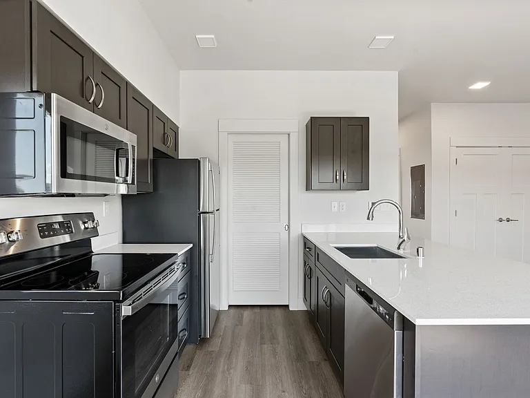 Fairways Apartments — Photo 40