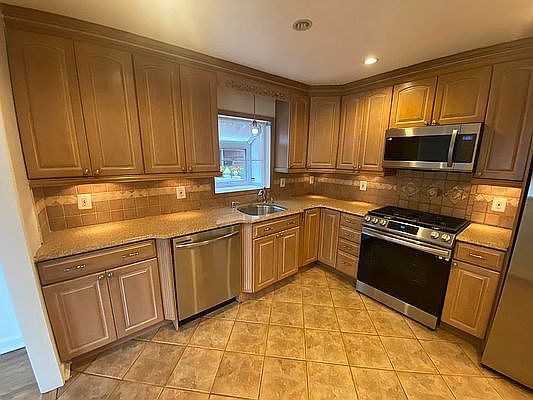 1st image of 15-93 208th St #1