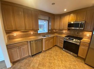 15-93 208th St #1, Bayside, NY 11360