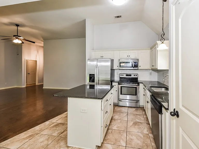 2639 Cherry Tree Dr — Photo 8