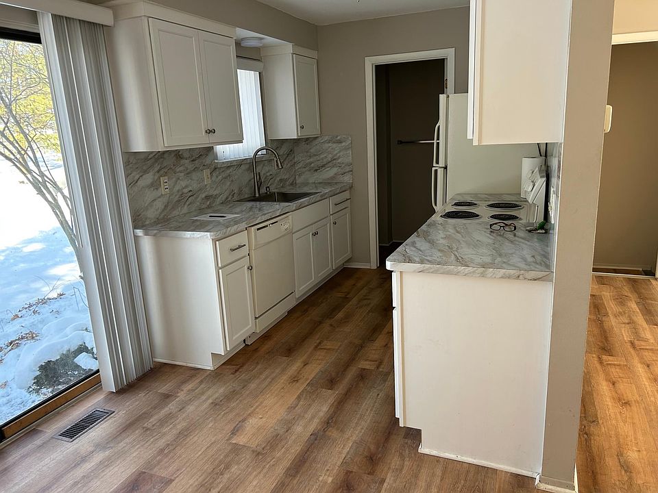 2nd image of 8090 Mountainview