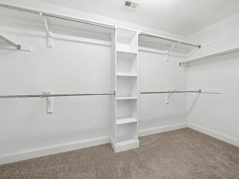 4925 Longwood Ct — Photo 13