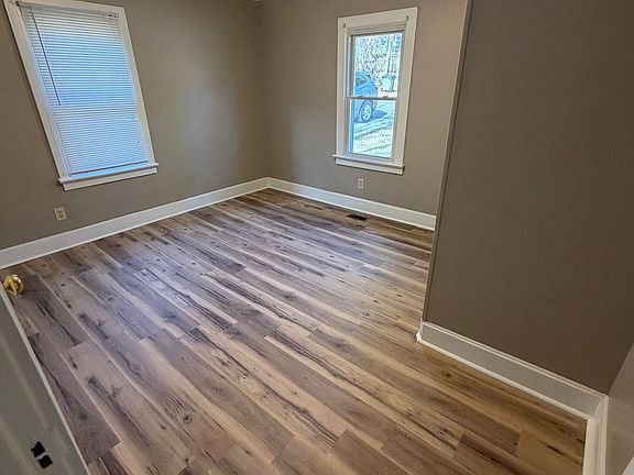5th image of 125 White St