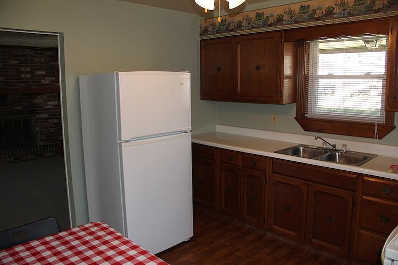 2nd image of 9903 E Southport Rd
