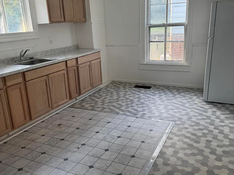 124 Moffett St — Photo 6