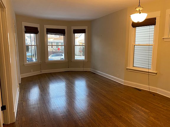 4th image of 4035 W Newport Ave #1