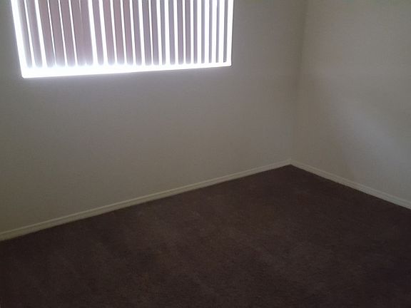5th image of 907 E Navajo St