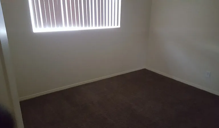 907 E Navajo St — Photo 5