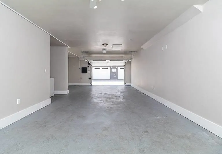 1168 W 36th Pl — Photo 13