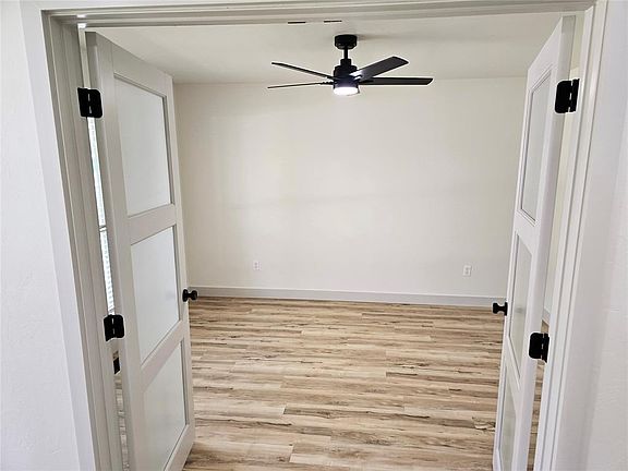3rd image of 11905 Camelot Pl