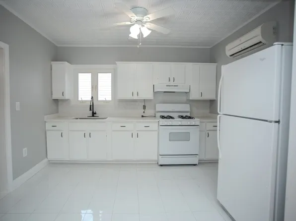 616 Woodman St, Fall River, MA 02724