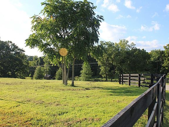 5th image of 2701 Deer Haven Ct