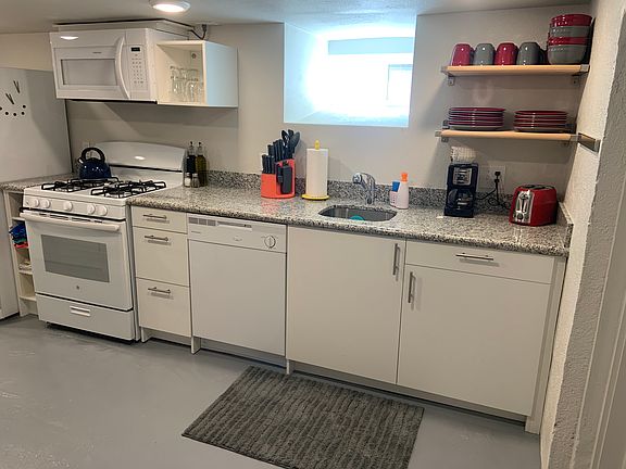 Full Kitchen Photo #2