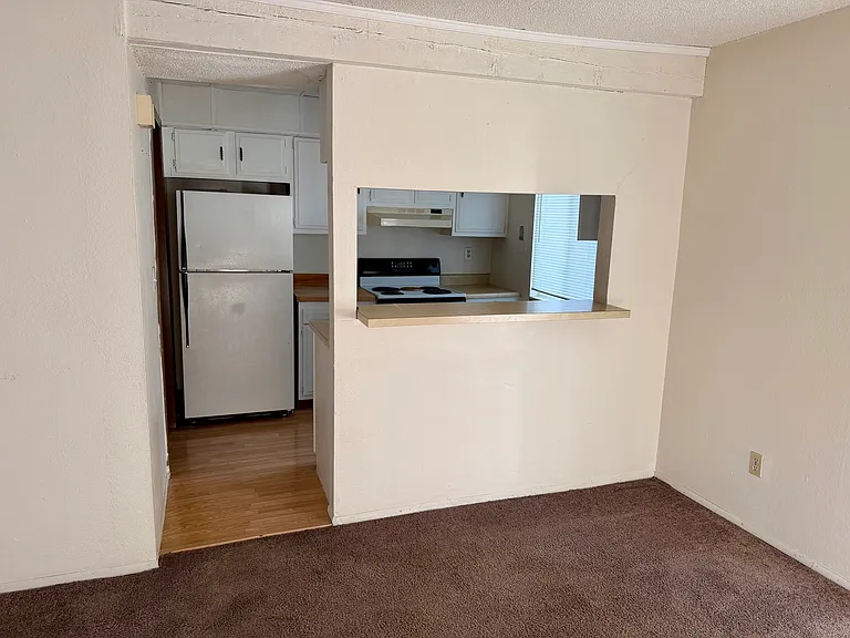 1212 Geneva Cir — Photo 4