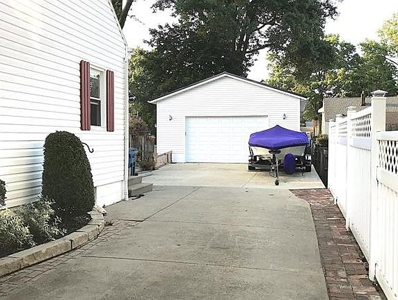 2nd image of 645 E Park Ave