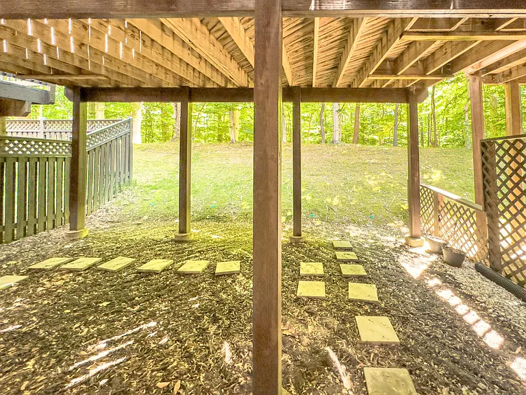 2029 Ashleigh Woods Ct — Photo 34