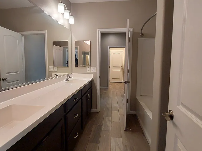 1025 S 200th Ln — Photo 23