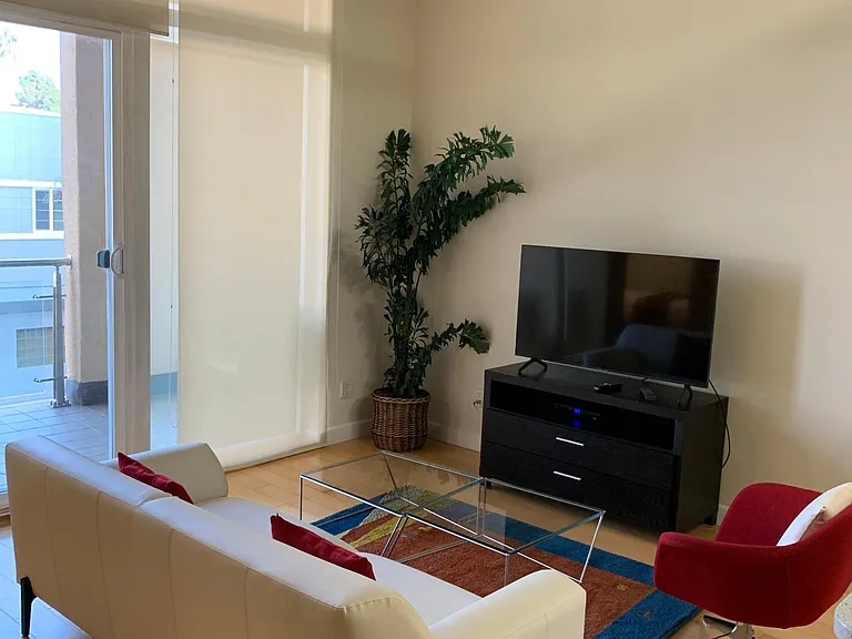 Suite #9 - 2 bed/1 bath - 979 sq ft.