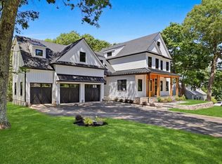 4 Foster Rd, Burlington, MA 01803