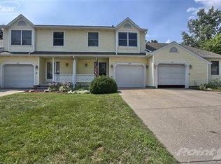 227 Meadow Pointe Dr, Fenton, MI 48430