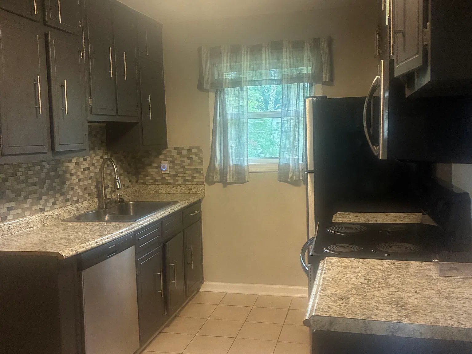 3 bed, 2.0 bath, 1254 sqft, $1,695 — Photo 4