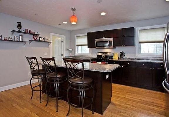 4th image of 204 Jefferson Ave #1