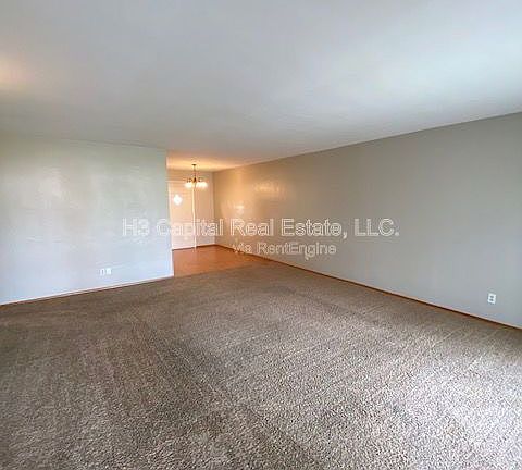 3rd image of 2818 Yale Dr