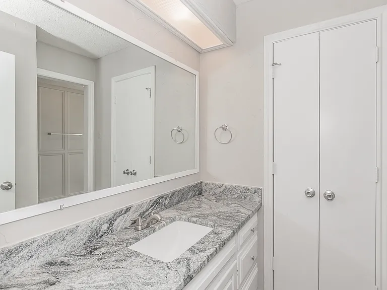 3008 Apple Valley Dr — Photo 40