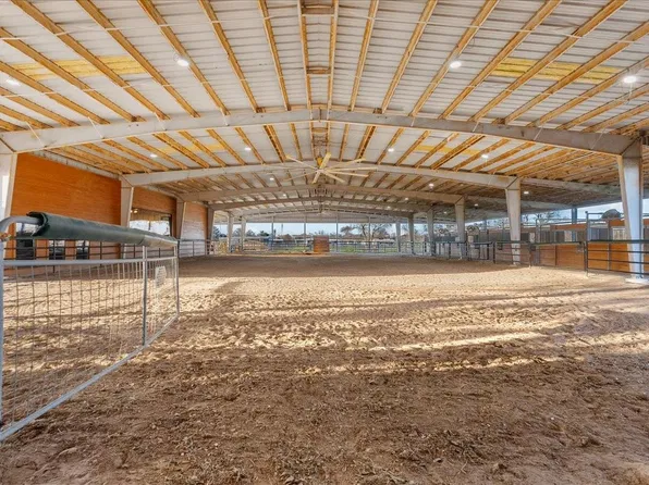 10431 N P St, La Porte, TX 77571