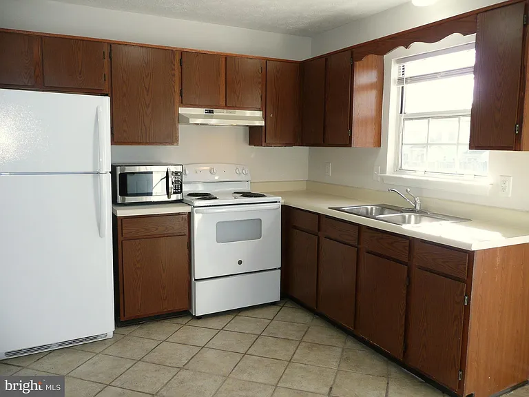 255 Waterford Ln — Photo 4