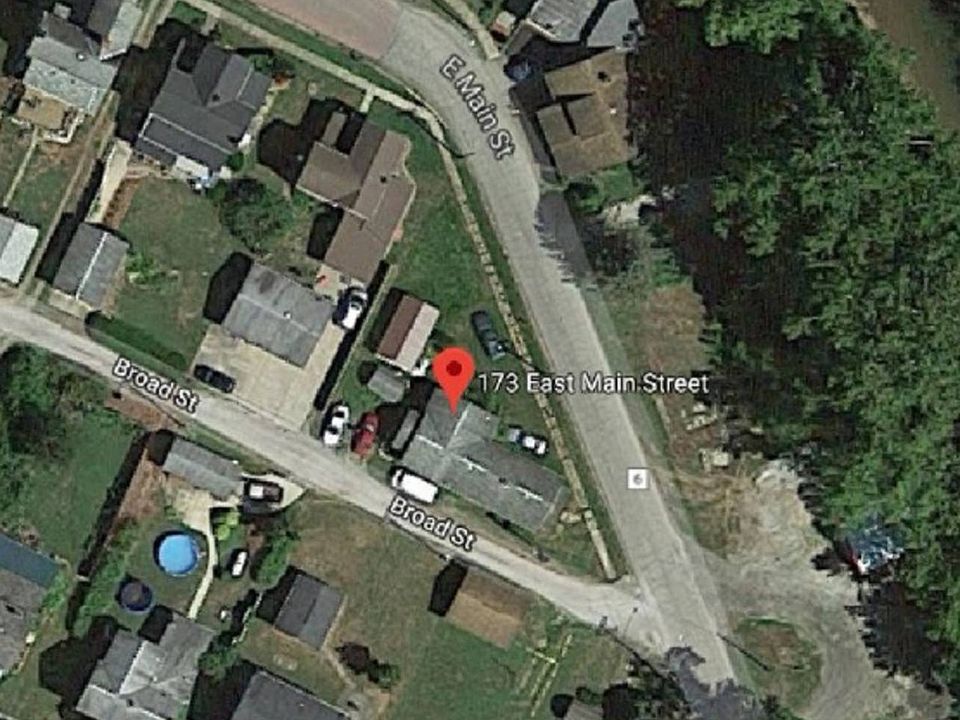 2nd image of 173 E Main St
