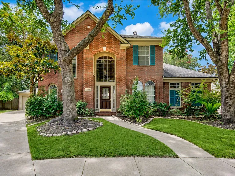 1107 Magnolia Woods Ct — Photo 2