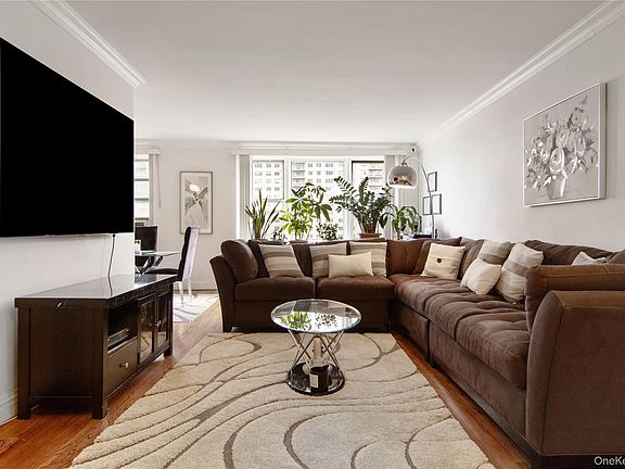 3rd image of 609 Kappock Street #8G