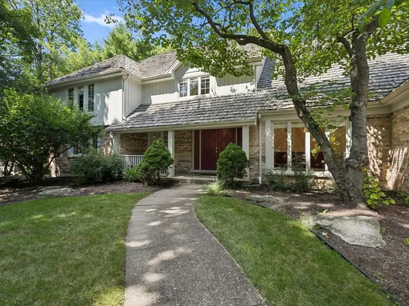 30 Brierfield Ct, Lake Bluff, IL 60044