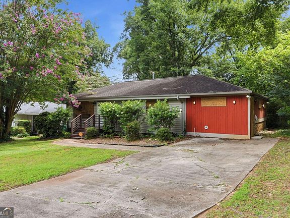 2nd image of 1996 Meadow Ln