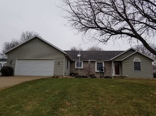 1721 Hillcrest Dr, Sterling, IL 61081