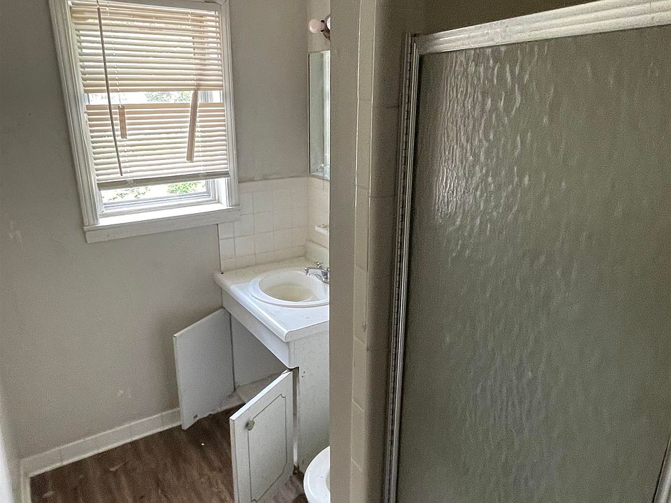 2nd image of 2949 Clearbrook St