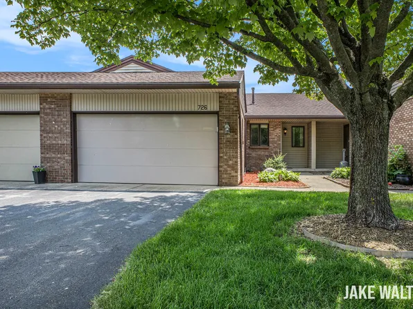726 Gardenview Dr SW, Byron Center, MI 49315