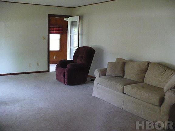 3rd image of 256 E South St