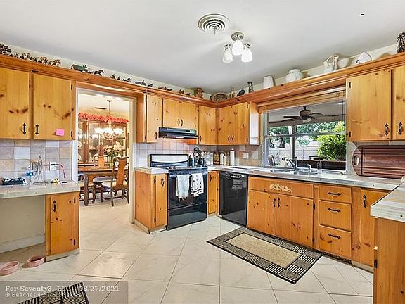 4th image of 316 SE 11th Ct
