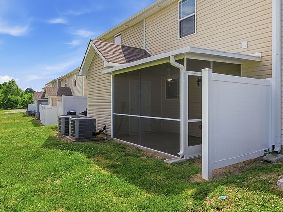 3rd image of 1069 Wells Way