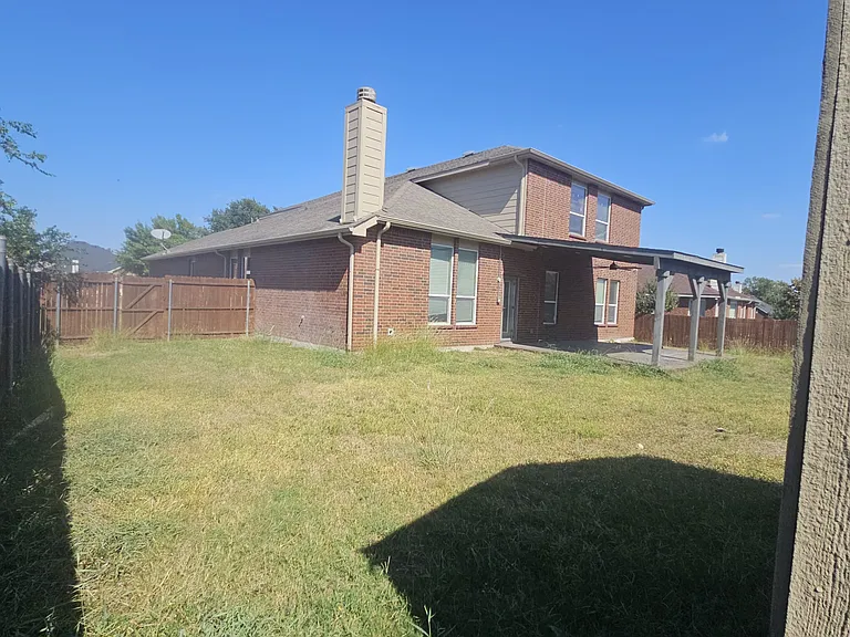 1738 Rock Ridge Dr — Photo 2
